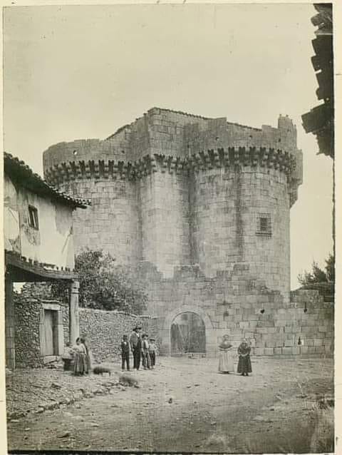 Fotografía de la Torre del Homenaje rescatada de un grupo de amigos de Granadilla en Facebook. Desconocemos la fecha de esta fotografía