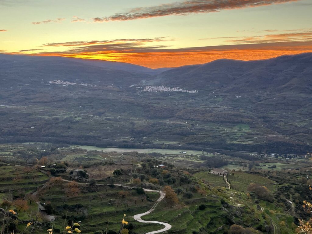 Imagen desde el pueblo de El Torno hacia el valle del Jerte