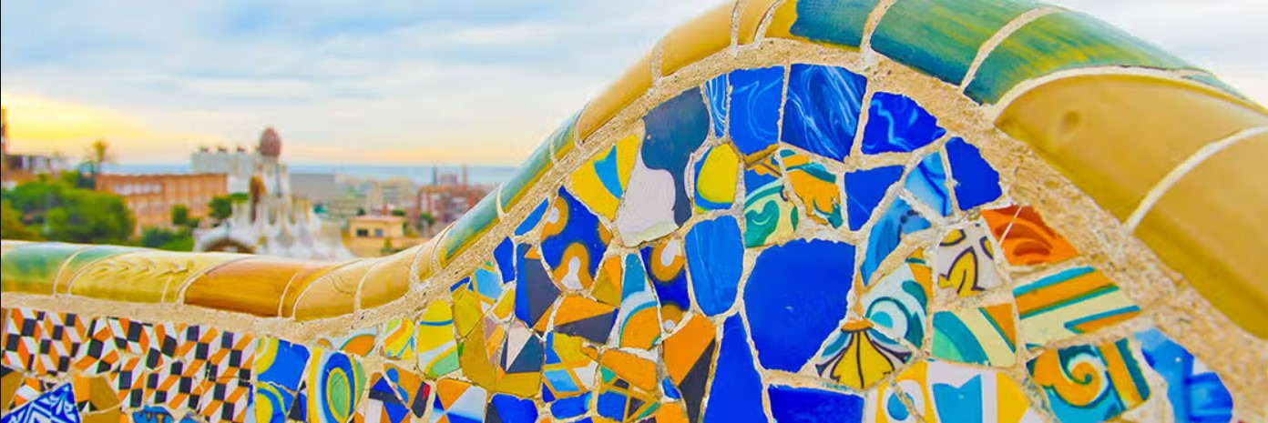 🌿 ¿Qué tienen en común el Parque Güell de Gaudí y los mosaicos de Villar de Plasencia?: El arte de recomponer lo roto.