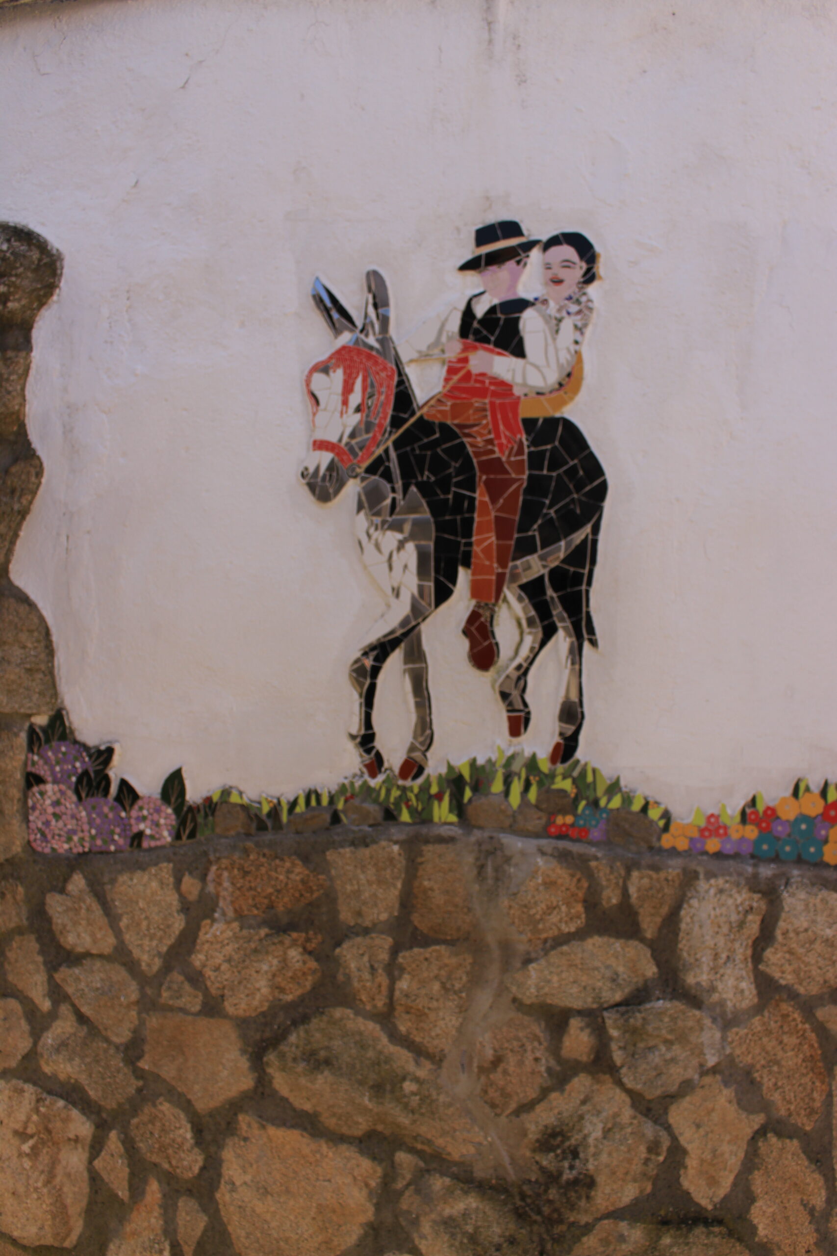 Pareja a lomos de un burro
