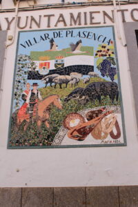 Representacion de lo que nos representa en Extremadura: bandera, toros, caballos, embutidos y ciguenas
